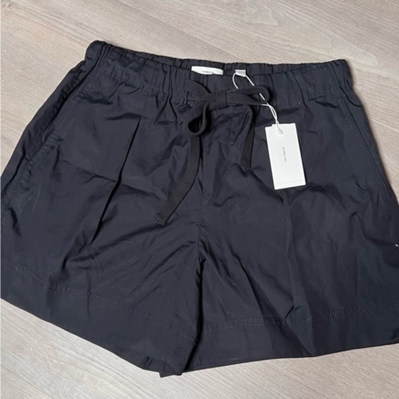 Vince Pleat Front Shorts, black, size M NWT - Picture 3 of 5